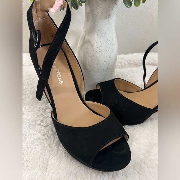 Sun & Stone Reeta Block Heel Platform High-Heels in Black Suede - Picture 3 of 9